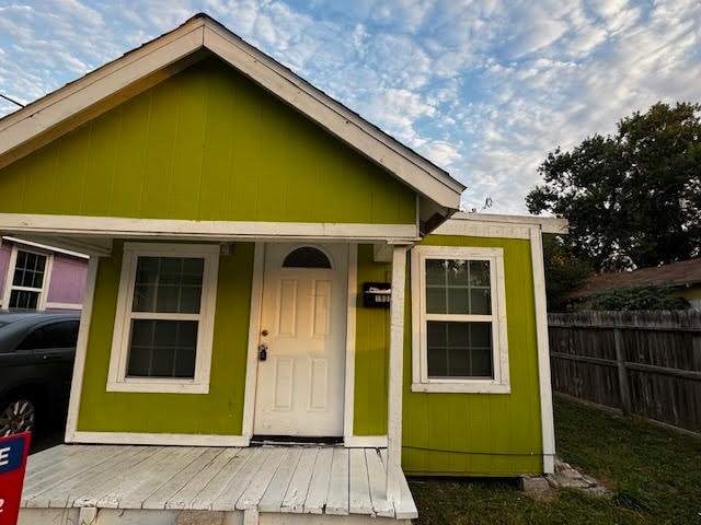 view of front of house