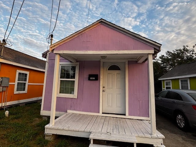 view of front of property