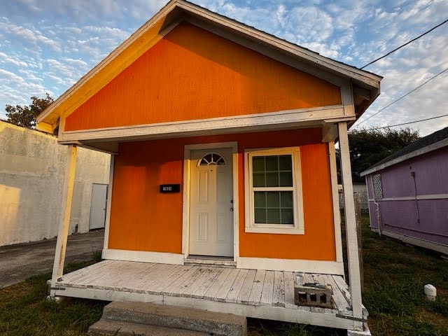 exterior space featuring a porch