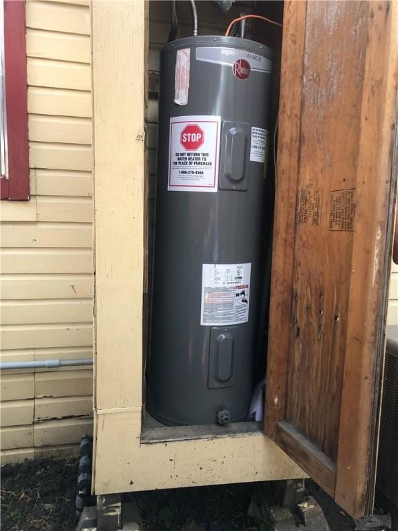 1705 Sherman St, Corpus Christi, TX 78416 - detailed view of electric water heater