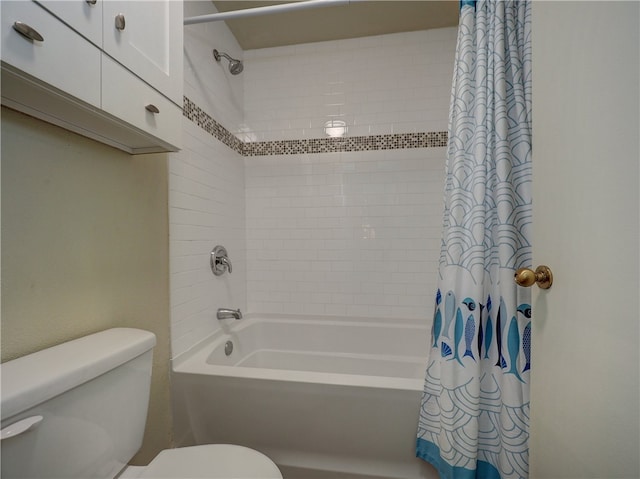 bathroom featuring toilet and shower / tub combo