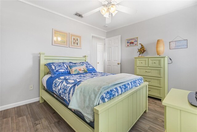 13965 Ports O Call Dr Unit D, Corpus Christi, TX 78418 - bedroom featuring wood finished floors, ceiling fan, and crown molding