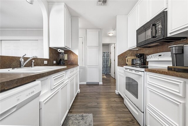 13965 Ports O Call Dr Unit D, Corpus Christi, TX 78418 - kitchen with white appliances, dark countertops, tasteful backsplash, dark wood-style floors, and crown molding