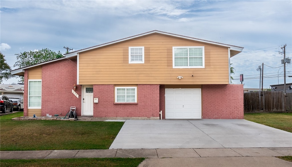 view of front facade with a garage and a front yard