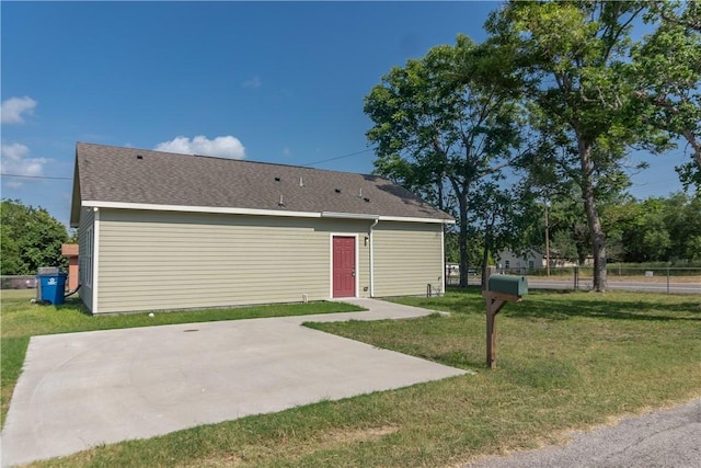 401 E Empresario St, Refugio, TX 78377 - rear view of house featuring a patio area