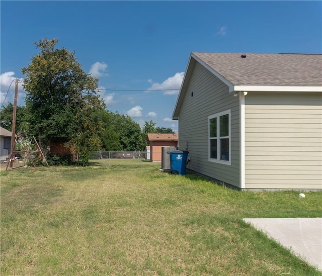 401 E Empresario St, Refugio, TX 78377 - view of yard