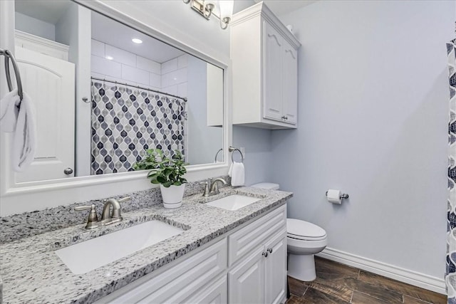 bathroom with a shower with curtain, vanity, and toilet