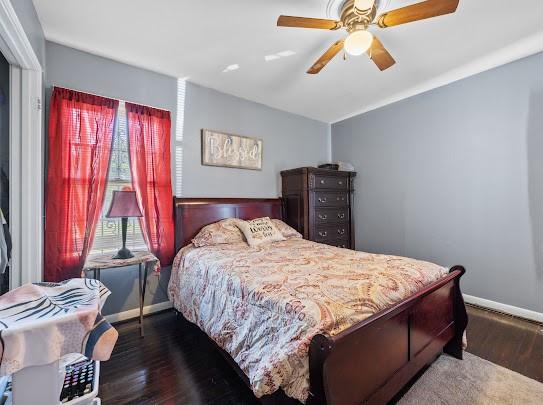 1058 Vaky St, Corpus Christi, TX 78404 - bedroom with wood finished floors and ceiling fan