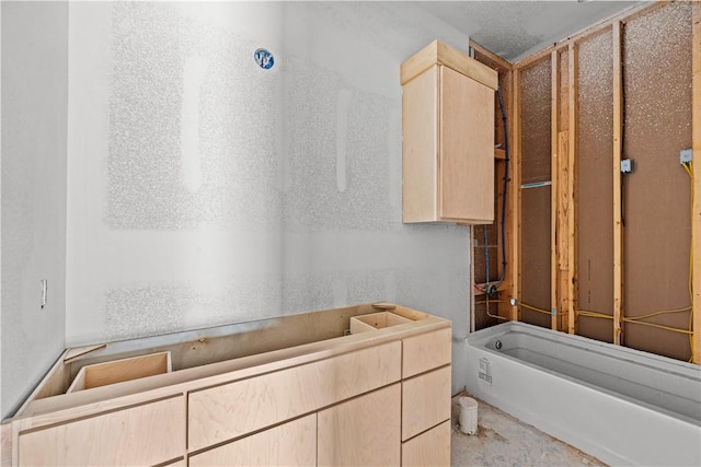 4018 Talbot Dr, Corpus Christi, TX 78414 - full bath featuring a bathtub