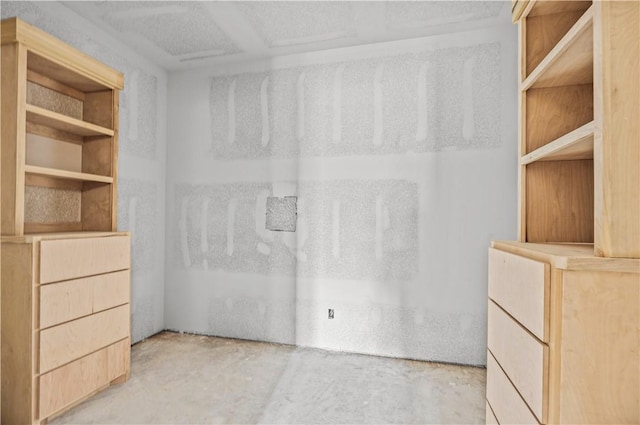 4018 Talbot Dr, Corpus Christi, TX 78414 - view of walk in closet