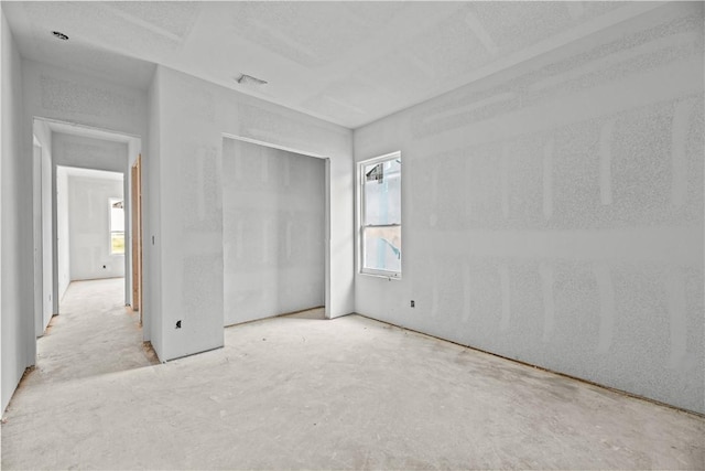 4018 Talbot Dr, Corpus Christi, TX 78414 - unfurnished bedroom featuring a closet