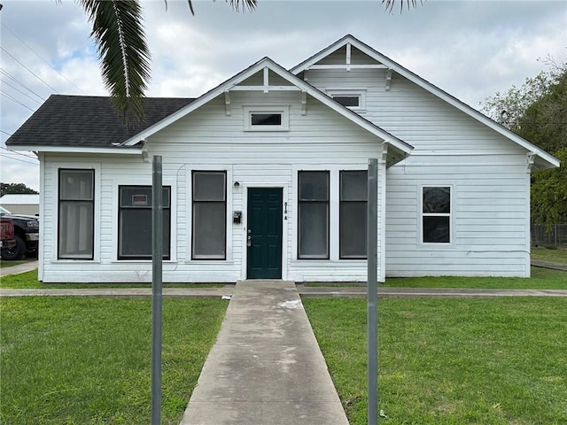 view of front of property with a front lawn