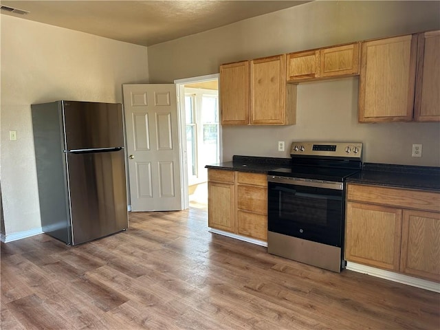 616 Hall St Unit A & B, Sinton, TX 78387 - kitchen featuring dark countertops, visible vents, light wood finished floors, and stainless steel appliances