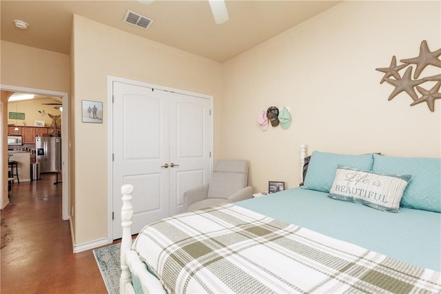 bedroom with stainless steel fridge, visible vents, ceiling fan, and a closet