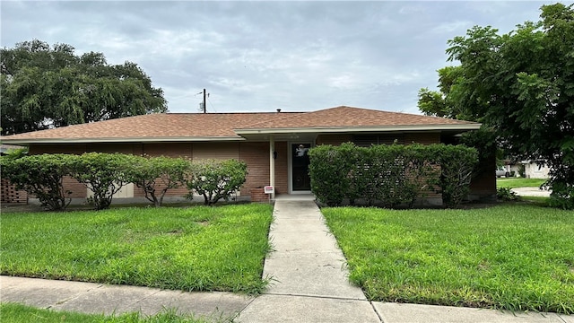 view of front of property with a front lawn