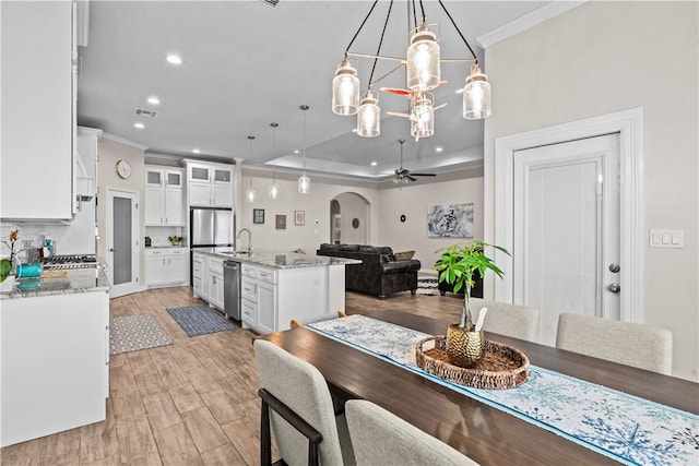 4133 Midlands St, Corpus Christi, TX 78414 - dining area featuring ornamental molding, arched walkways, recessed lighting, a ceiling fan, and light wood-style floors