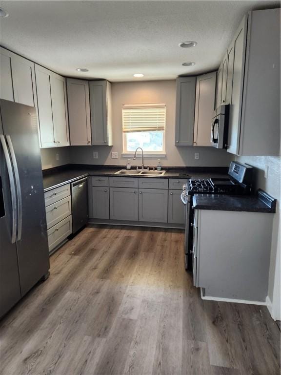 413 S 13th St, Aransas Pass, TX 78336 - kitchen featuring a sink, stainless steel appliances, gray cabinets, and recessed lighting