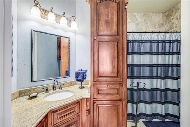 bathroom featuring a shower with shower curtain and vanity