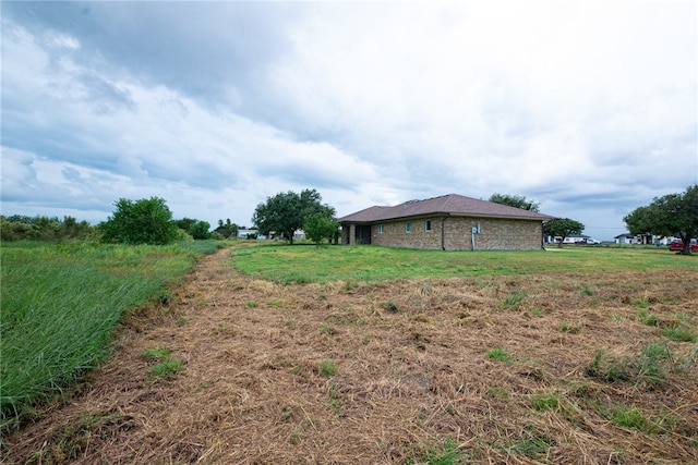 view of yard featuring a rural view