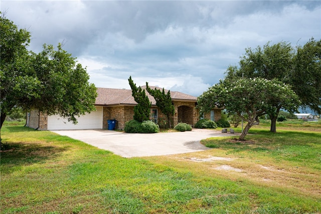 view of front of property featuring a garage and a front yard