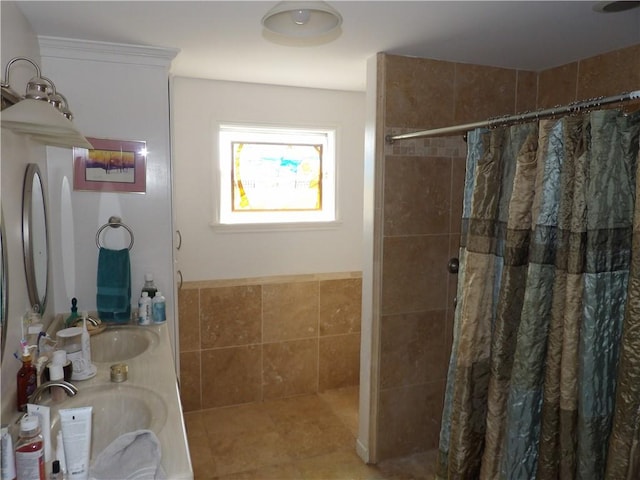 170 Barker Rd, Bayside, TX 78340 - bathroom featuring tiled shower and double vanity