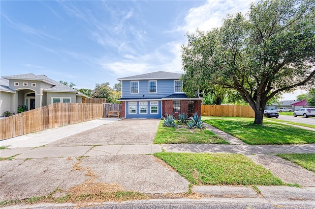 view of front of home with a front lawn