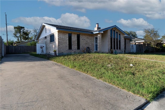 ranch-style home with a front yard