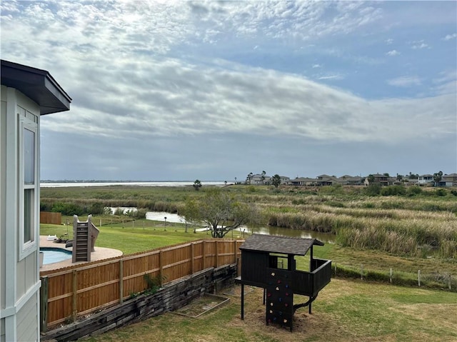 view of yard featuring a water view