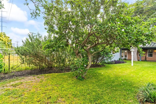 4410 Marie St, Corpus Christi, TX 78411 - view of grassy yard
