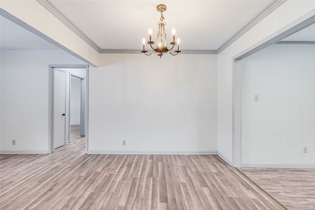 empty room with light wood-type flooring, crown molding, and a notable chandelier