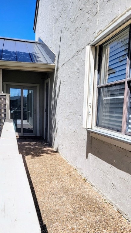 view of exterior entry with stucco siding