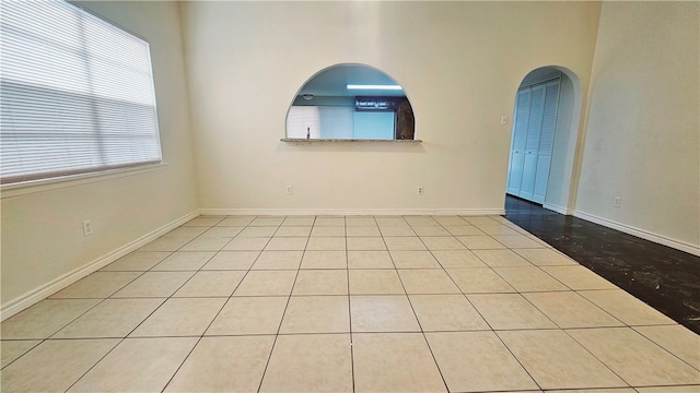 empty room featuring light tile patterned floors