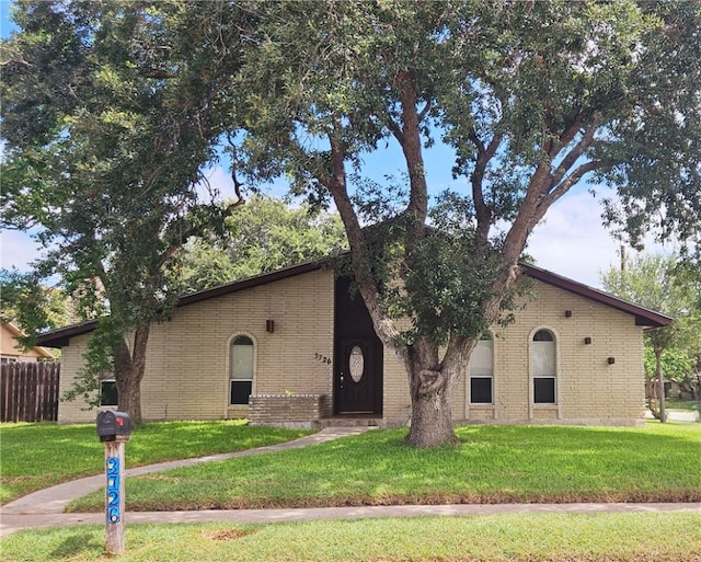 view of front of house with a front lawn