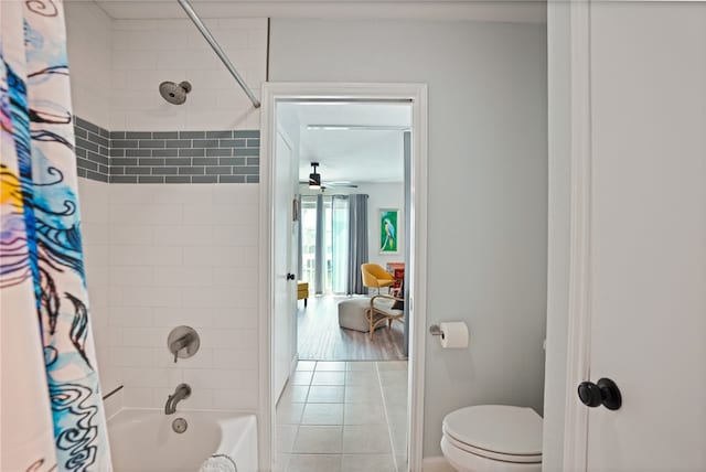 bathroom featuring hardwood / wood-style flooring, ceiling fan, toilet, and shower / tub combo