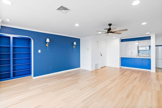 1400 Ocean Dr Unit 904-B, Corpus Christi, TX 78404 - unfurnished living room featuring recessed lighting, a ceiling fan, light wood-style floors, and ornamental molding