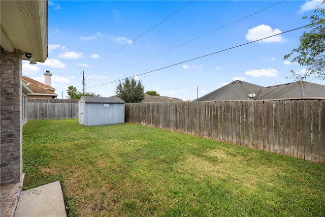 view of yard with a storage shed