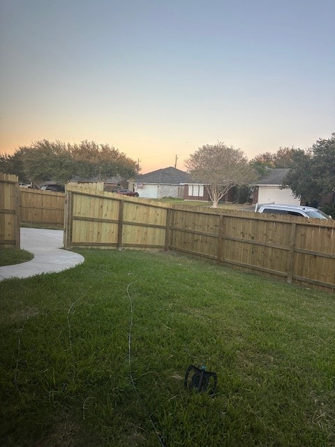 view of yard at dusk