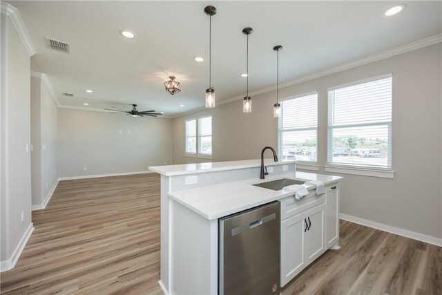 kitchen featuring light hardwood / wood-style floors, a center island with sink, dishwasher, white cabinets, and ceiling fan