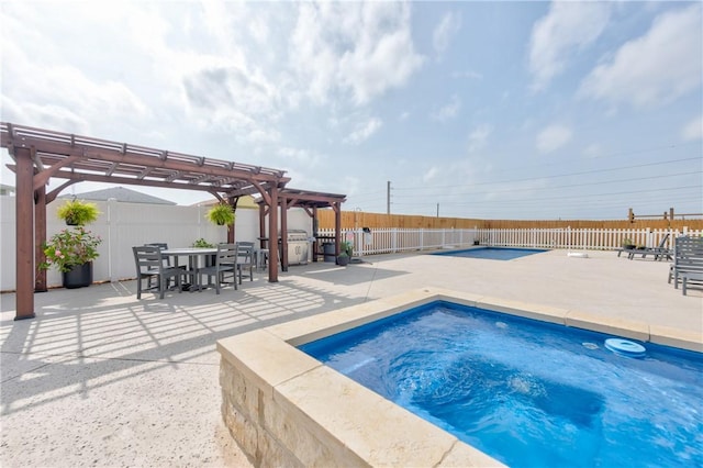 view of swimming pool featuring outdoor dining area, a patio area, a pergola, a fenced backyard, and a jacuzzi