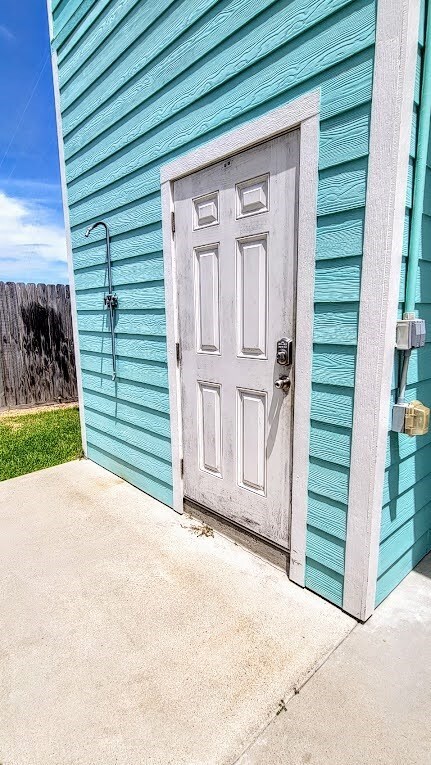 161 Barnacle Dr, Rockport, TX 78382 - photo 4