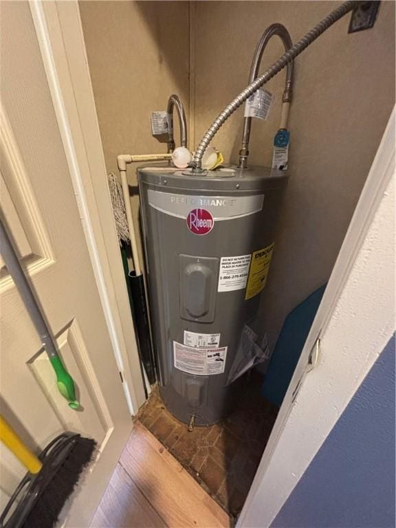 3938 Surfside Blvd Unit 2235, Corpus Christi, TX 78402 - utilities featuring electric water heater
