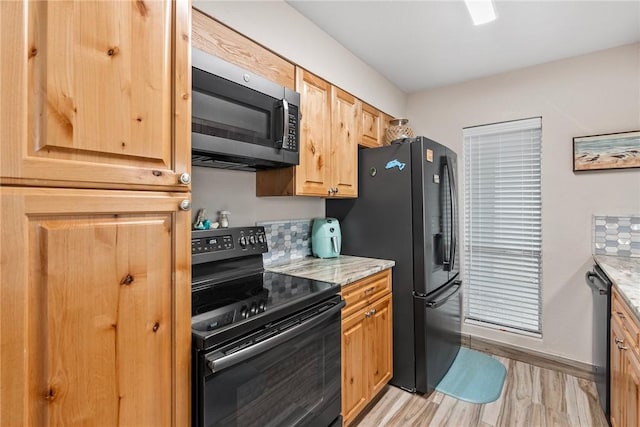 14300 Aloha St N Unit 139, Corpus Christi, TX 78418 - kitchen featuring black appliances, light wood finished floors, backsplash, and light stone countertops