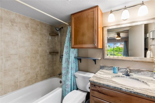14300 Aloha St N Unit 139, Corpus Christi, TX 78418 - bathroom with vanity, shower / tub combo, ceiling fan, and a textured ceiling