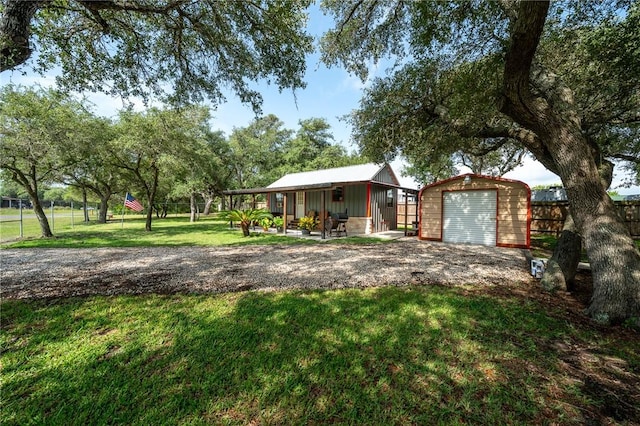507 S Terry St, Rockport, TX 78382 - view of front facade with an outdoor structure