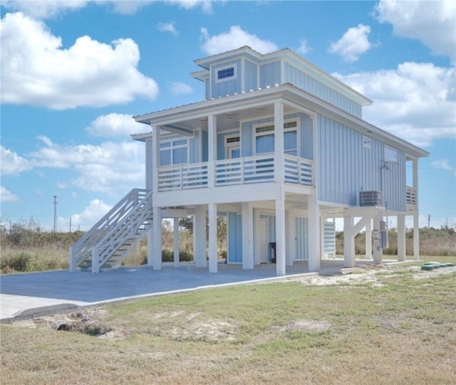 rear view of house featuring a carport