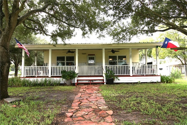 country-style home featuring covered porch and ceiling fan