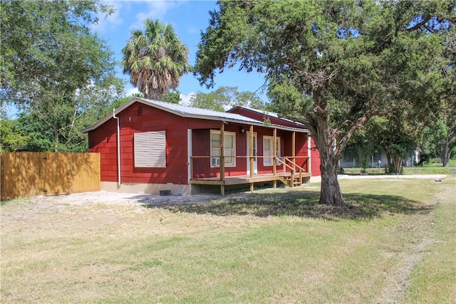 view of front of home with a front lawn