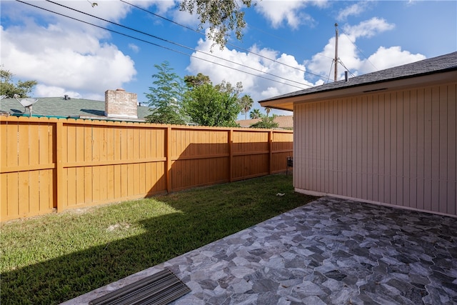 view of yard featuring a patio