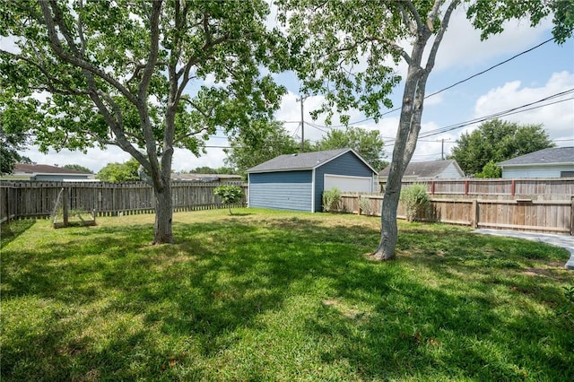 909 Cunningham St, Corpus Christi, TX 78411 - view of yard featuring a detached garage and an outdoor structure