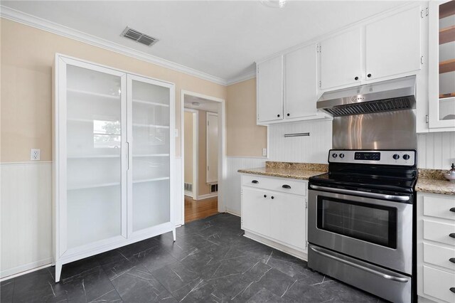909 Cunningham St, Corpus Christi, TX 78411 - kitchen with electric range, under cabinet range hood, wainscoting, ornamental molding, and white cabinets